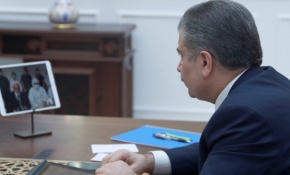 Bakan Koca sağlık çalışanlarıyla hastaların tedavi sürecini görüştü