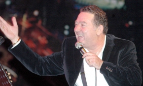 Türk pop müziğinin aşk dolu insanı: Kayahan