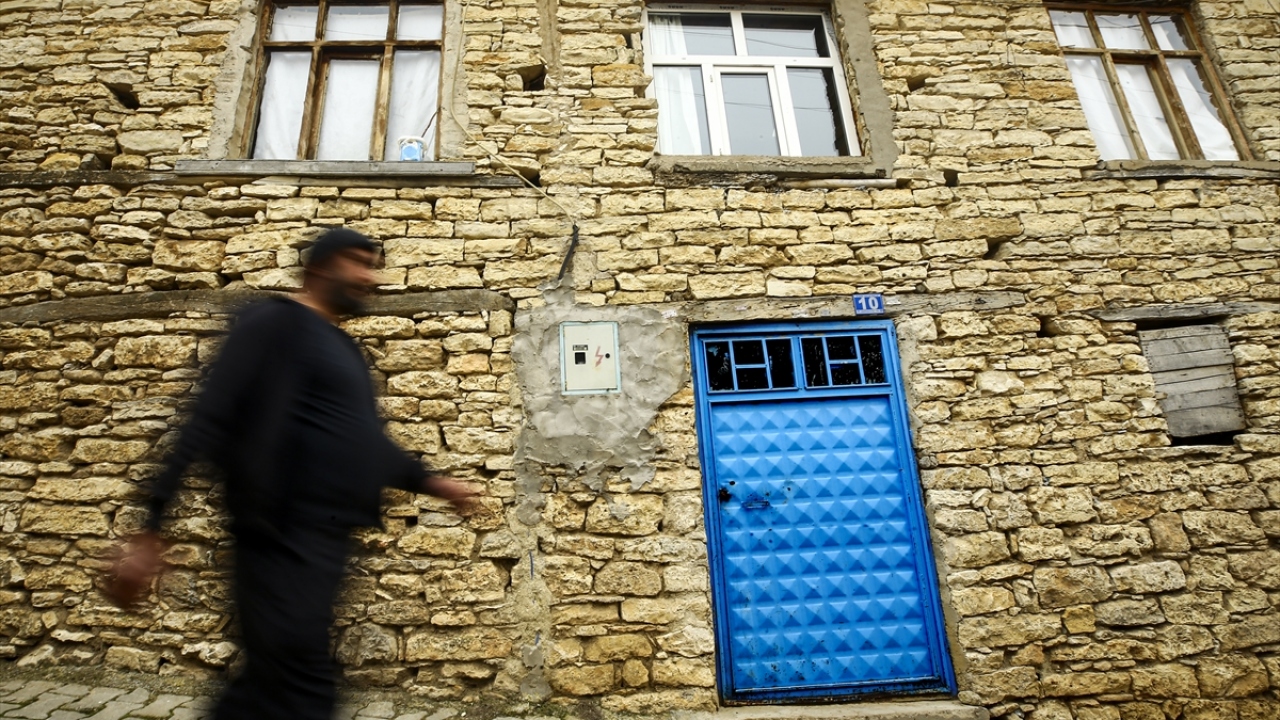 Zamana direnen mahalledeki tarihi ev ve sokaklar, bugüne kadar yaşattığı bin yıllık kültürü ve doğal güzellikleri bir arada sunuyor. 