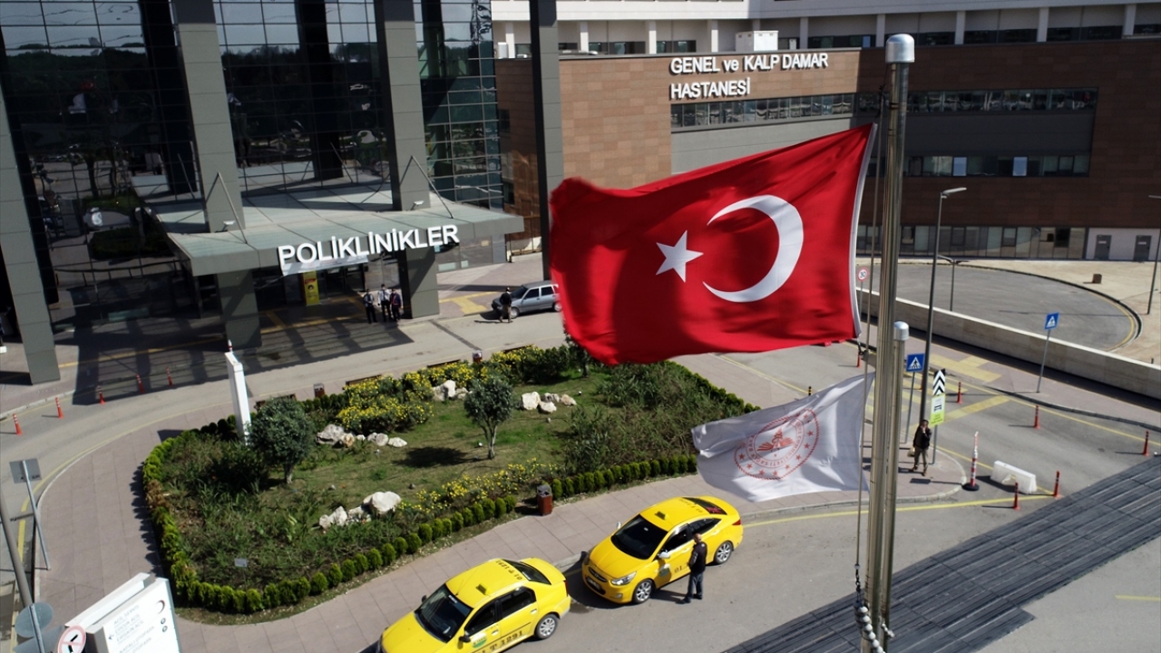 Bu konuda kapsamlı çalışmaların yürütüldüğü hastanede, Sağlık Bakanlığının da onayı ile "kan değişimi" yapılarak gerçekleştirilecek tedavi süreci de başlayacak.