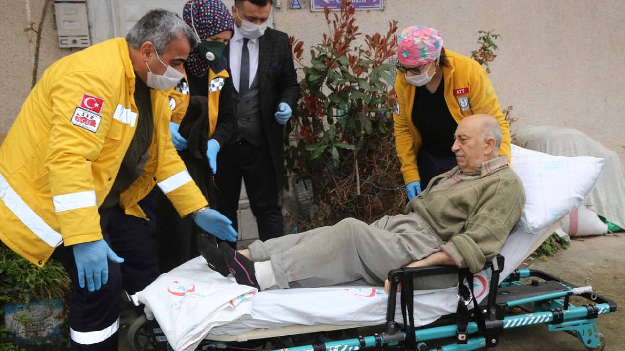 Bir süre sonra eve gelen ekipler Burhan Kılıçkını`na ilk müdahaleyi burada yaptı.  