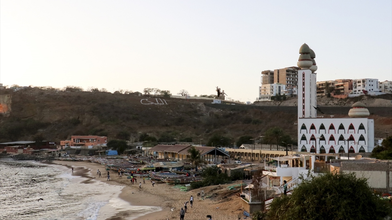 Dakar`da Kovid-19`un yayılmasına yönelik önlemler nedeniyle büyük bir sakinlik hakim. Gece sokağa çıkma yasağı uygulanan kentte, günlük hayat da asgari düzeyde yaşanıyor. 
