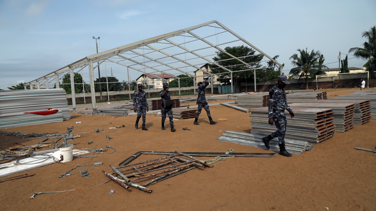 Polis, tıbbi merkezin yapıldığı alanı kontrol altına aldı.
