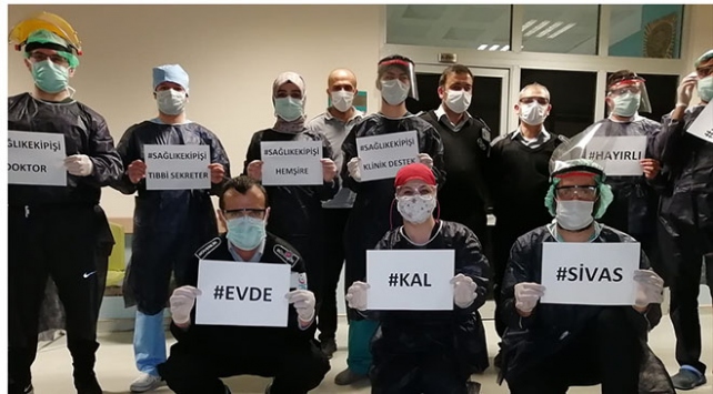 Acil servis doktorlarına baklavalı sürpriz