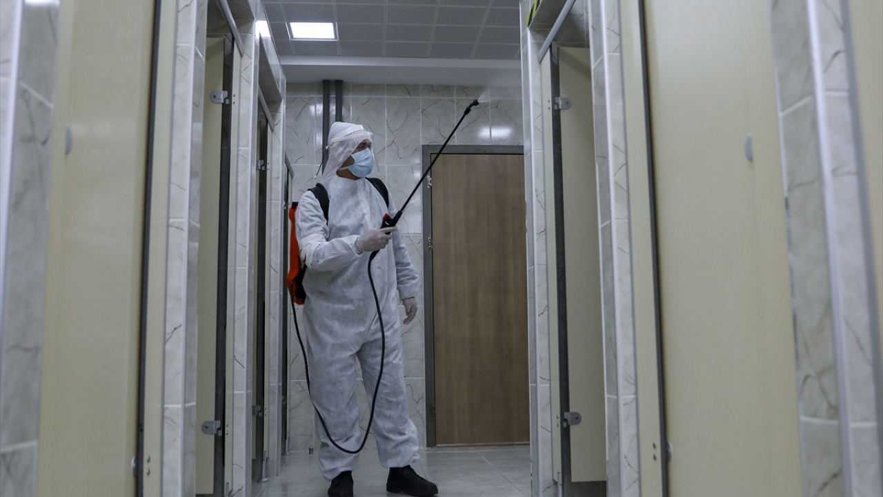 Askeri birliklerde ortak kullanım alanları da (Çamaşırhane, koğuşlar, yemekhane, er gazinosu, içtima alanları, eğitim alanları ve tuvaletler) belirli periyotlarla dezenfekte ediliyor.