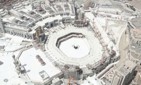 Koronavirüs nedeniyle kapatılan Kabe görüntülendi