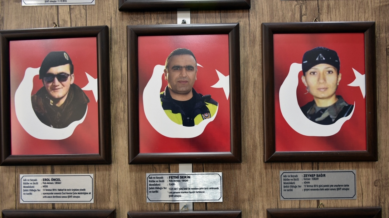Hatıra defterinde ise sınıf arkadaşlarının şehit meslektaşları hakkındaki görüşleri yer alıyor. 