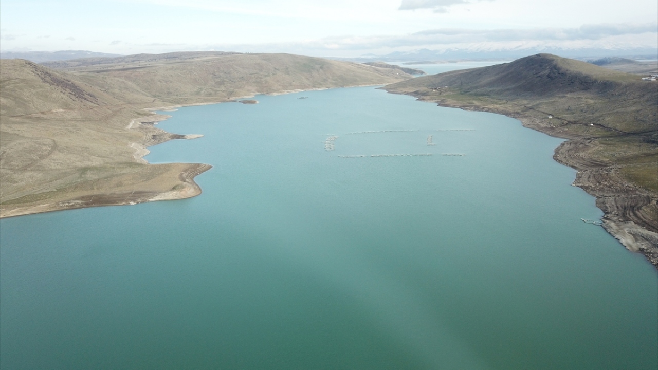 Muş`ta 17 yılda tamamlanan en büyük taşkın koruma tesisinin Muş Karasu Yatak Islahı projesi olduğuna yer verilen açıklamada, şunlar kaydedildi: