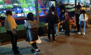 Sokağa çıkma yasağının ardından vatandaşlar marketlere akın etti