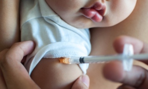 Uzmanlardan anne babalara aşıları geciktirmeme uyarısı