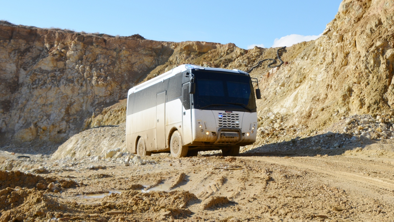 Cumhurbaşkanlığı Savunma Sanayii Başkanı İsmail Demir, Yeni Nesil Kriminal İnceleme Aracı Projesi kapsamında üretilen ilk 6 "Kıraç"ın Emniyet Genel Müdürlüğüne teslim edildiğini bildirdi.