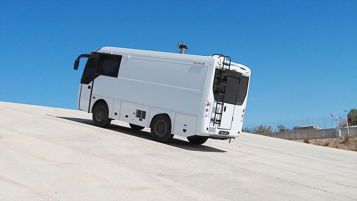 Demir, yeni tip koronavirüs (Covid-19) salgınıyla mücadele edilen bugünlerde dahi  savunma sanayisi sektörünün gerekli tedbirleri alarak çalışmalarını ve üretimini sürdürdüğünü söyledi.