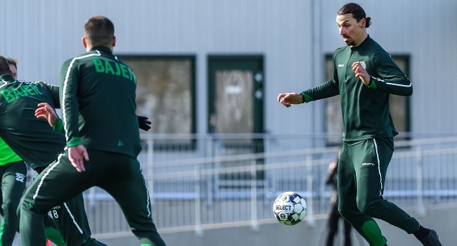 Ibrahimovic satın aldığı kulüpte antrenman yapıyor