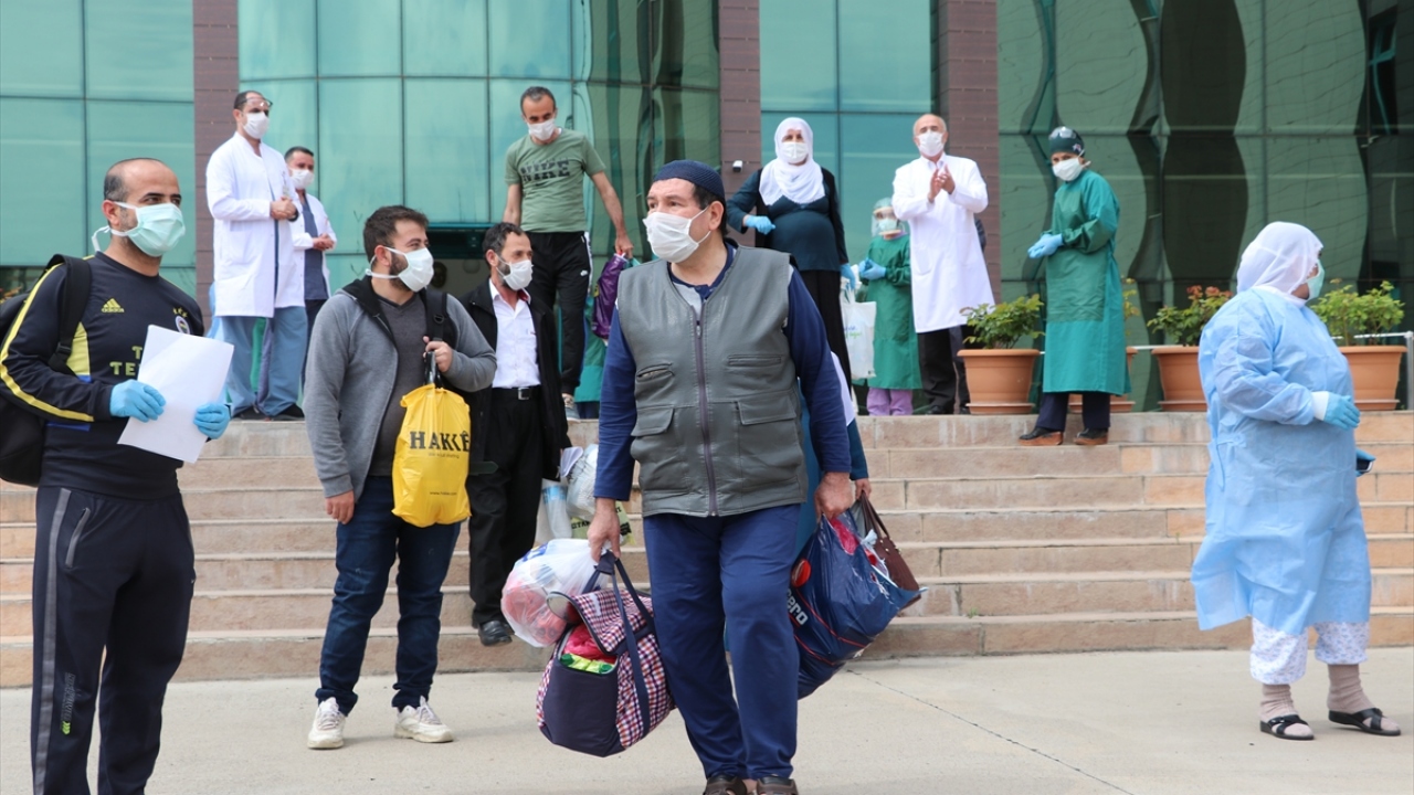"Toplam 61 hastamız var. Bunlardan 11`i yoğun bakımda."