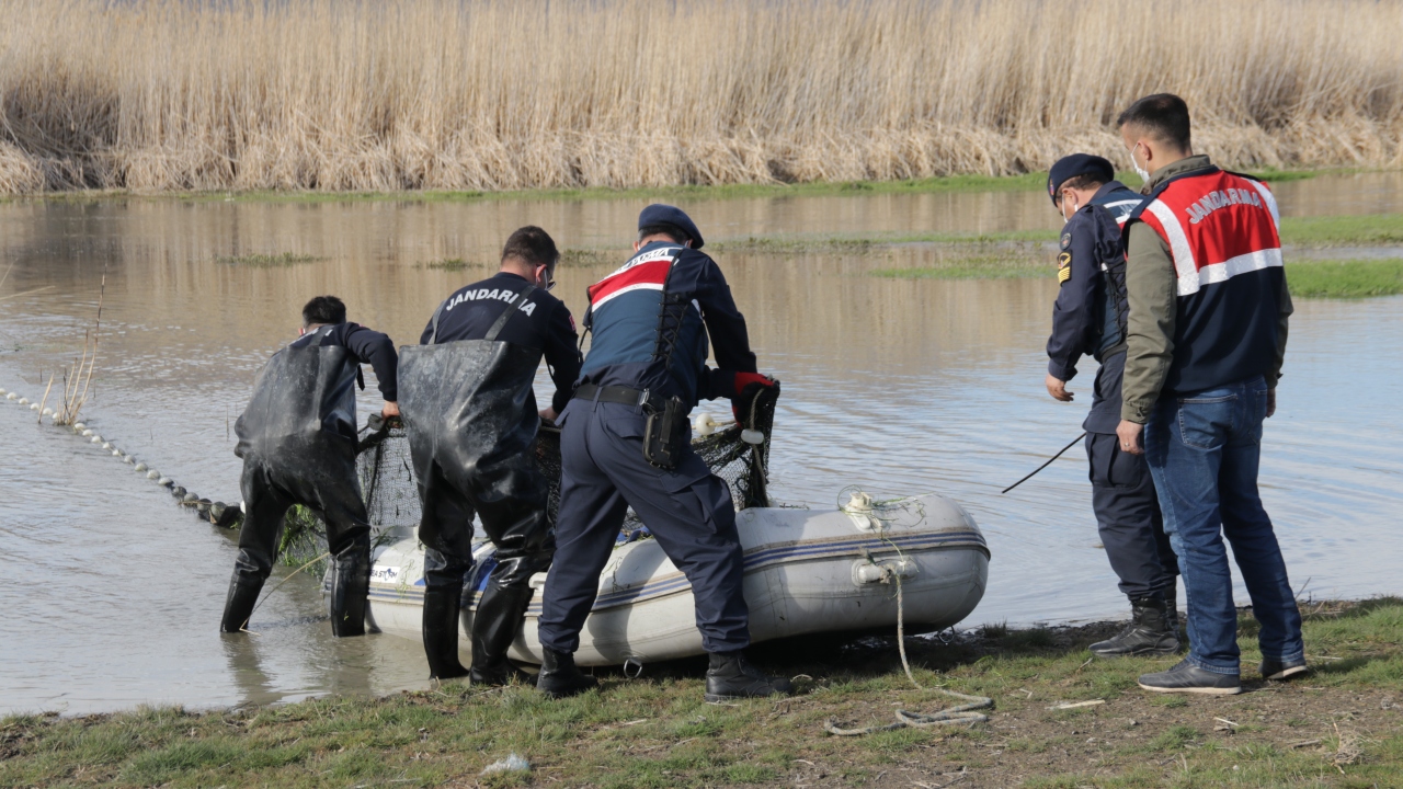 Yakalanan 400 metrelik manyat tipi ağ muhafaza altına alınarak, imha edilmek üzere Muradiye Gıda Tarım ve Hayvancılık Müdürlüğüne teslim edildi.