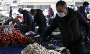 Sokağa çıkma yasağından önce market ve pazarlarda hareketlilik