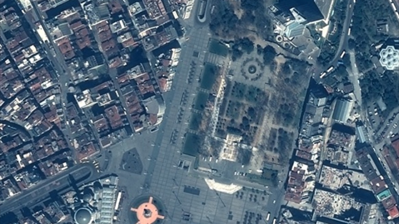 (Taksim Meydanı ve İstiklal Caddesi/09.04.2020)