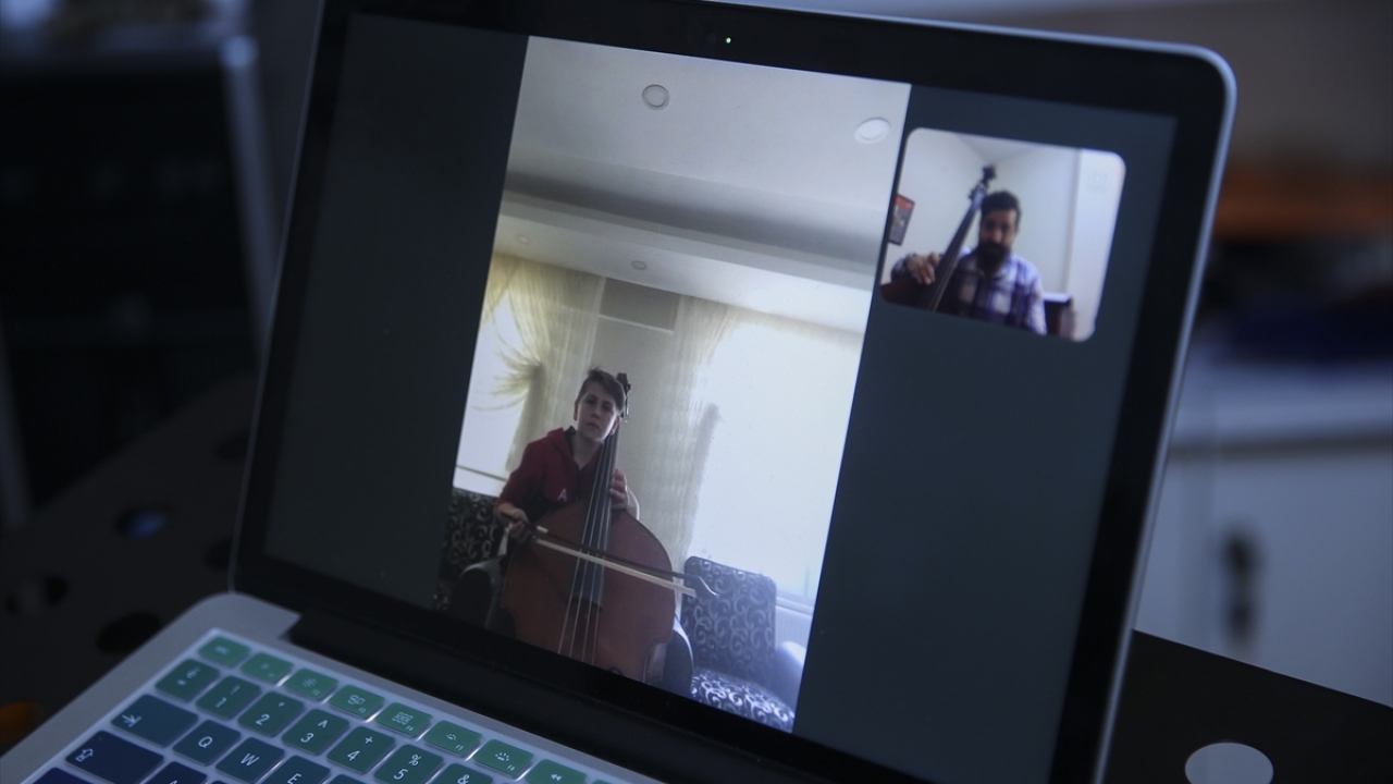 TÜ Devlet Konservatuvarı Müzik ve Bale Ortaokulu, Müzik ve Sahne Sanatları Lisesi Müdürü Ömer Yılmaz, koronavirüs salgını nedeniyle uzun zamandan beri eğitim öğretim yapamadıklarını söyledi.