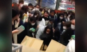 Japonya’da maske izdihamı kamerada