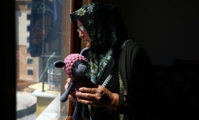 Harçlığı bile kalmadı, oyuncaklarını belediye satın aldı