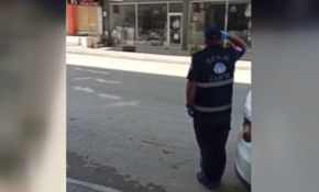 Ekmek için çağrılan zabıtaya İstiklal Marşı sürprizi