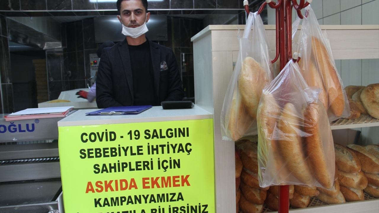 Muhtar Karakullukçu da zor zamanlarda Türk milletinin hep dayanışma içerisinde olduğunu söyledi.