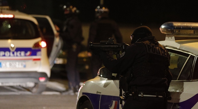 Fransa'da polis şiddetine karşı gösteriler devam ediyor