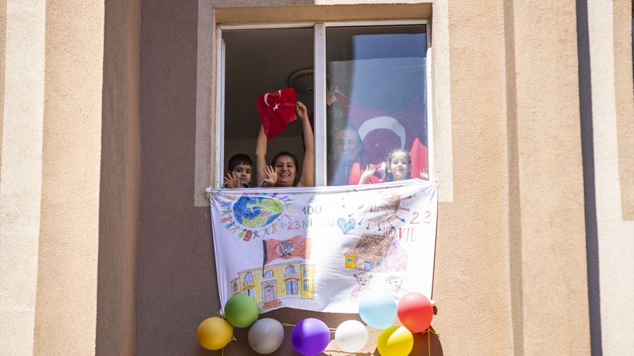 Etkinliğe öğrencilerden Tahir Toraman, ikiz kardeşi Aylin Toraman ve ailesi de katıldı.