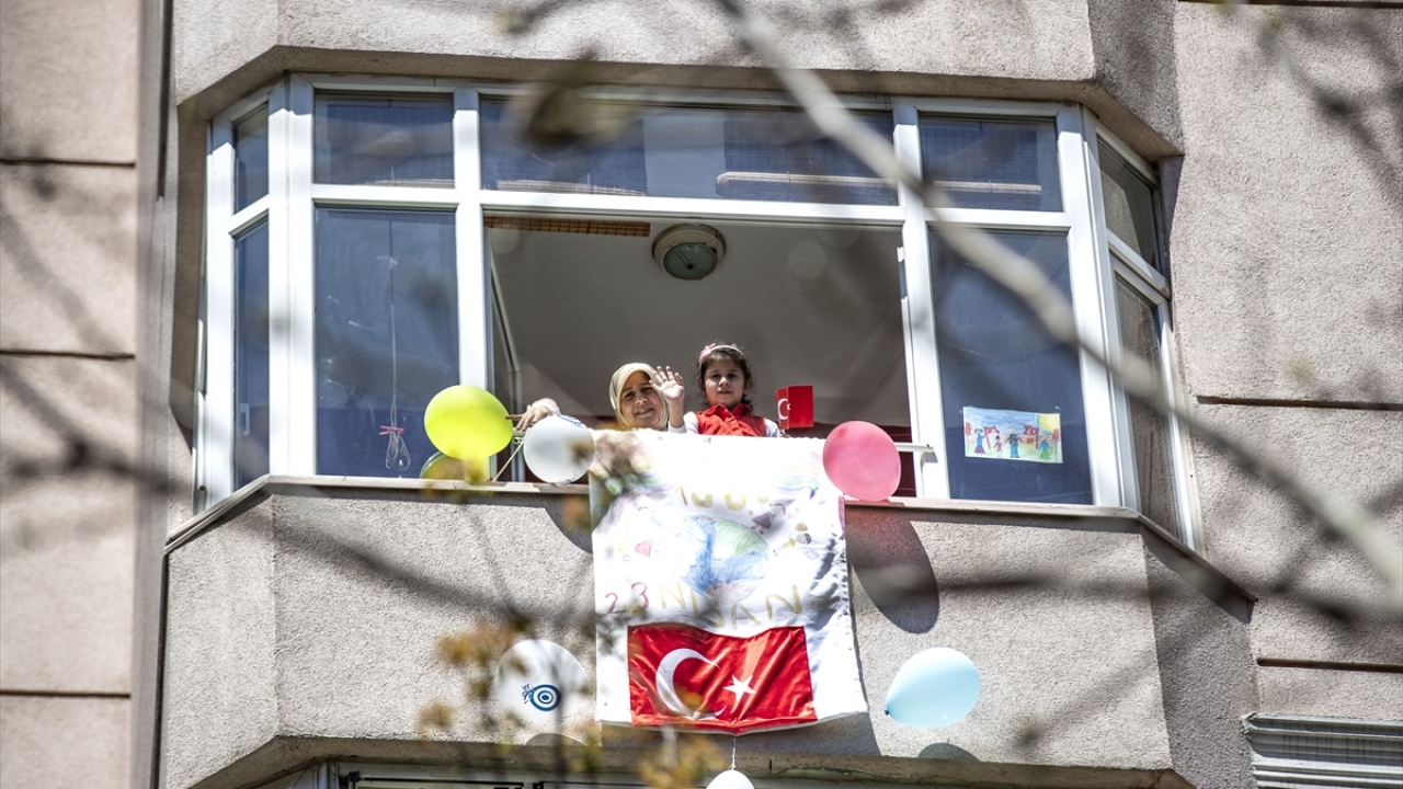 Etkinliğe öğrencilerden Nisa Özdarıcı ve ailesi de katıldı.