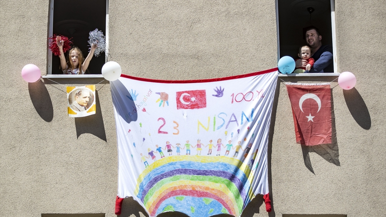 Etkinliğe öğrencilerden Duru Bayhan ve ailesi de katıldı.