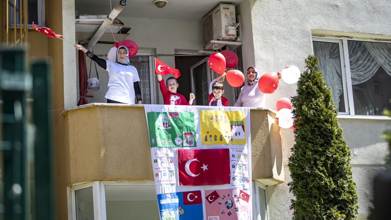 Etkinliğe öğrencilerden Erdem Ayaz Çakır, arkadaşı Umut Kızmaz ve ailesi de katıldı.