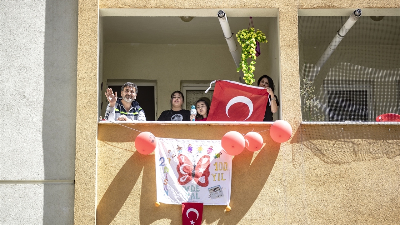 Etkinliğe öğrencilerden Tanem Anaçoğlu ve ailesi de katıldı.