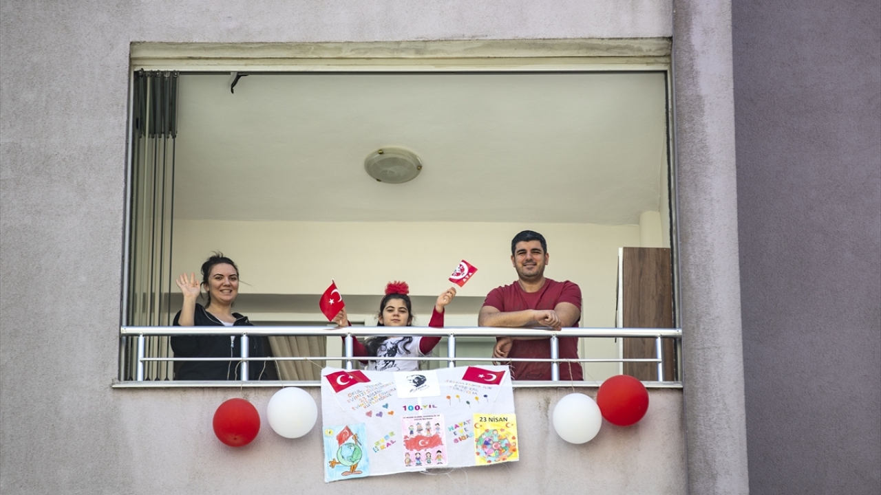 Etkinliğe öğrencilerden Ezgi İpekçi ve ailesi de katıldı.