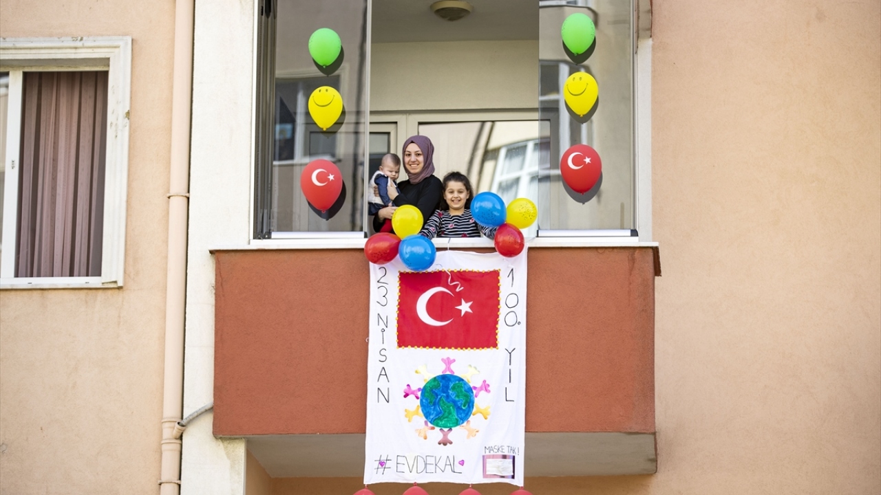 Etkinliğe öğrencilerden Evra Esra Yılmaz ve ailesi de katıldı.