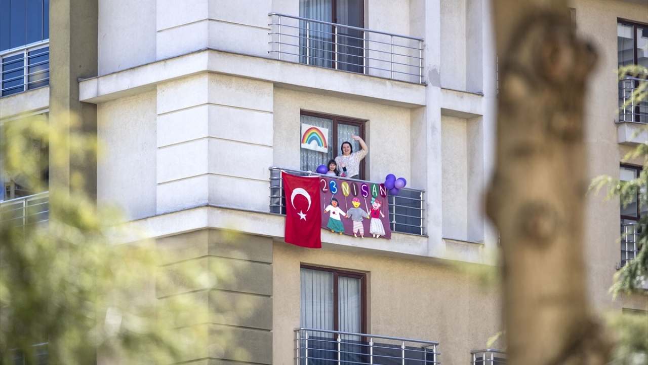 Etkinliğe öğrencilerden Selin Karaloğlu ve ailesi de katıldı.