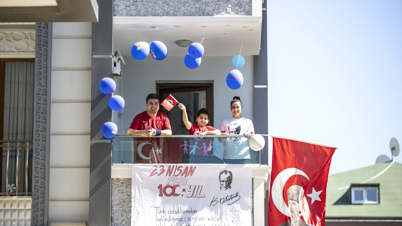 Etkinliğe öğrencilerden Sarp Bulut Timoçin ve ailesi de katıldı.