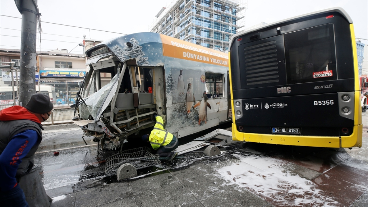Durumun bildirilmesi üzerine, olay yerine itfaiye ve sağlık ekibi sevk edildi.