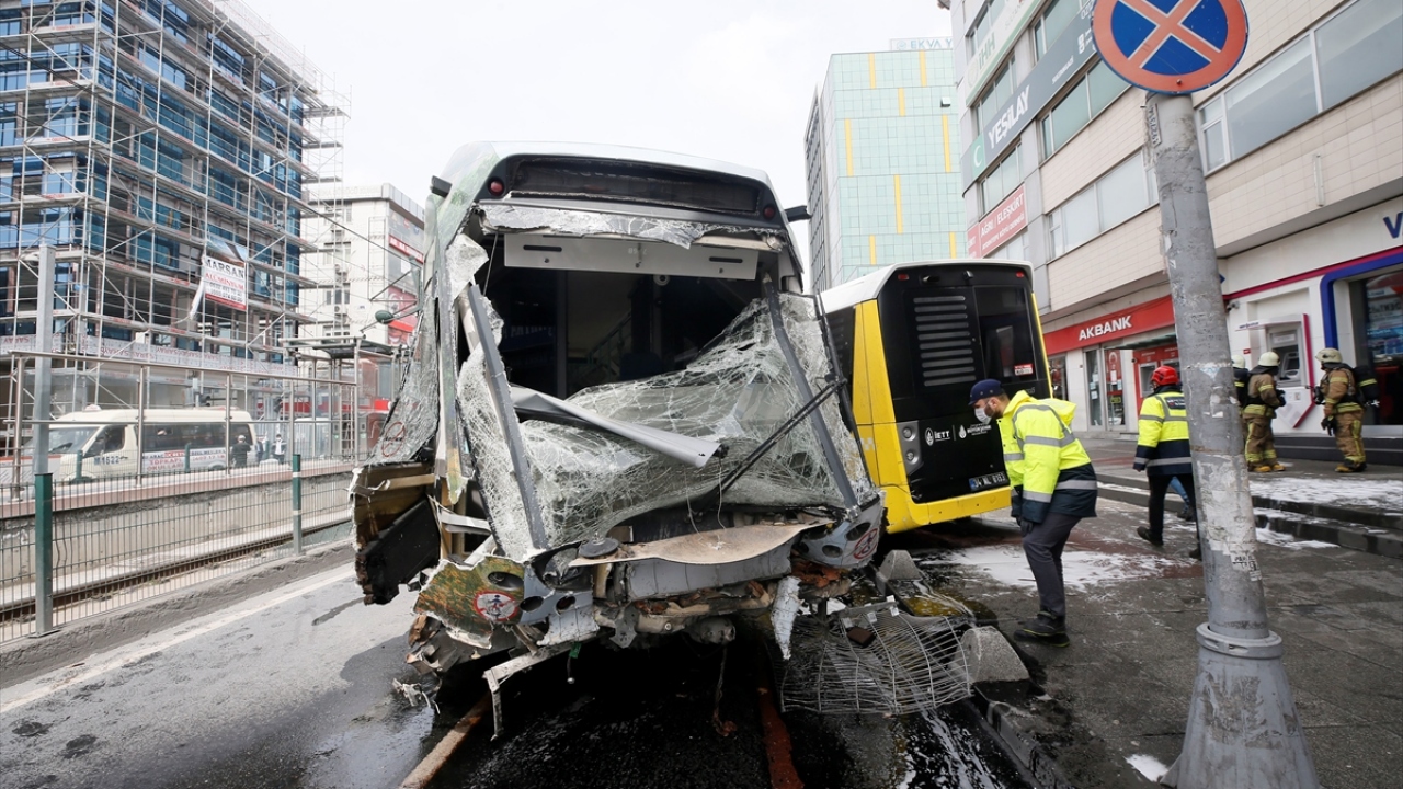 Vatman ve şoför yaralandı