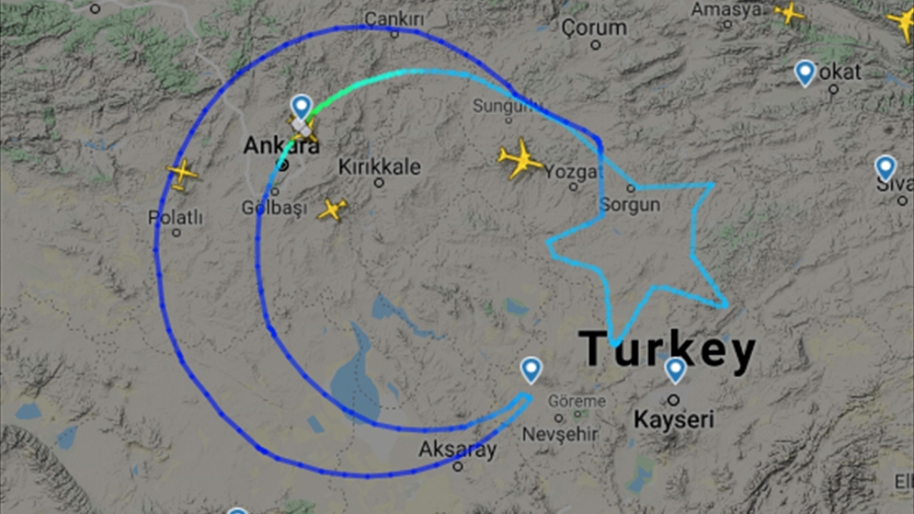 Alınan bilgiye göre, 23 Nisan 1920 tarihine atfen sefer sayısı "TK1920" olarak belirlenen özel sefer, uçuş takip verilerinin yer aldığı canlı hava trafiği sitesi "Flightradar24" üzerinden takip ediliyor.