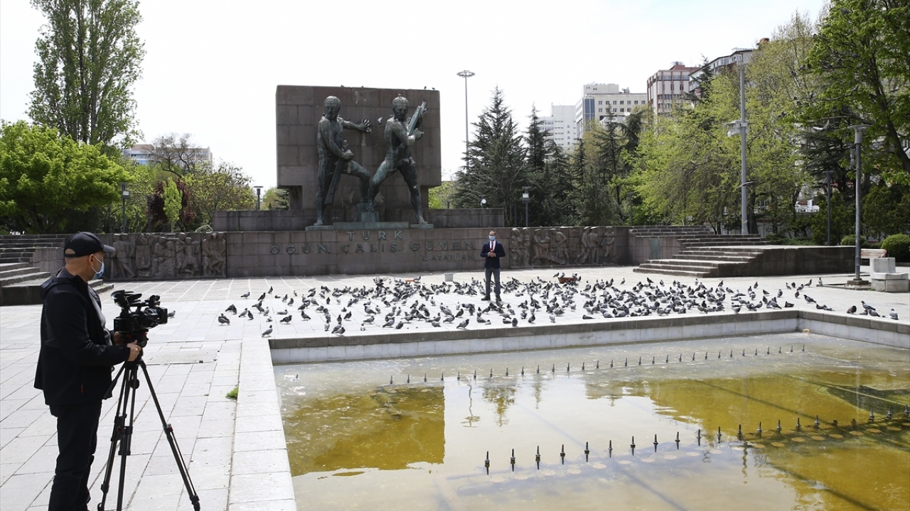 Kızılay`daki Güven Park`ta, televizyoncular yayın yaptı.