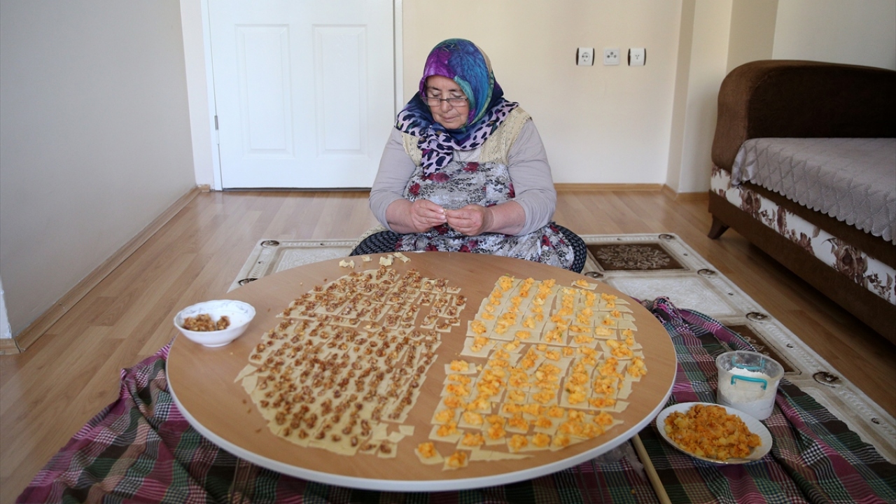 "Ramazan gelince komşularla toplanır mantımızı yapardık"