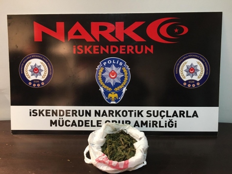 Hatay'da uyuşturucu bulunan otomobildeki 3 kişi gözaltına alındı