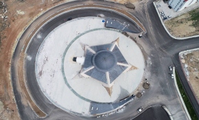 Türkiye'nin ilk ay yıldızlı camisi tamamlandı