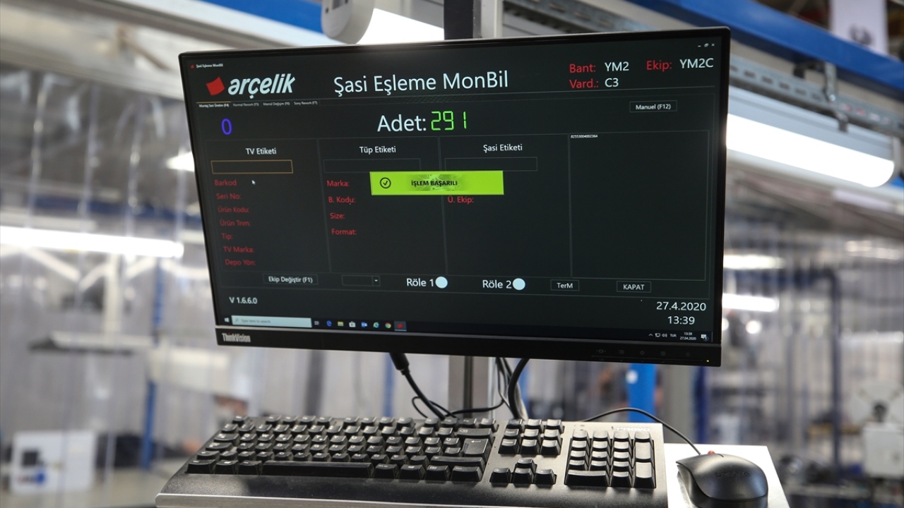 Üretim tesisinin üç bölümden oluştuğunu anlatan Öztürk, ilk bölümde her parçayı tek tek ölçüp, kalibre ettiklerini, ardından da montaj işlemlerini yaptıklarını söyledi.