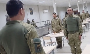 Mehmetçik sınır ötesinde de Covid-19 tedbirlerinden ödün vermiyor