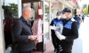 Adana'da polis sosyal mesafe uyarısında bulunarak maske dağıttı