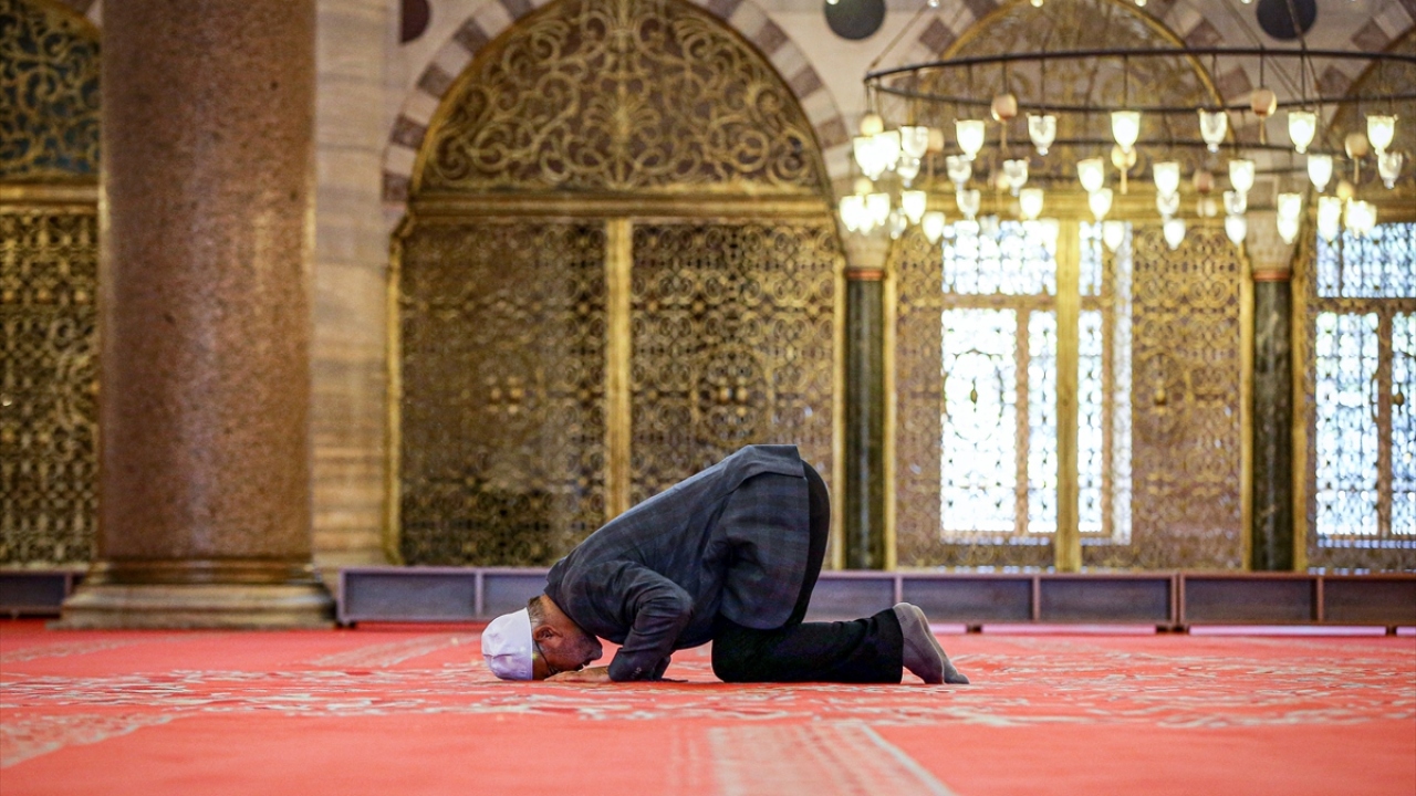 Camide 25 yıldır görev yaptığını anlatan Koçyiğit, bu sürede böyle bir olayla karşılaşmadığını dile getirdi. 