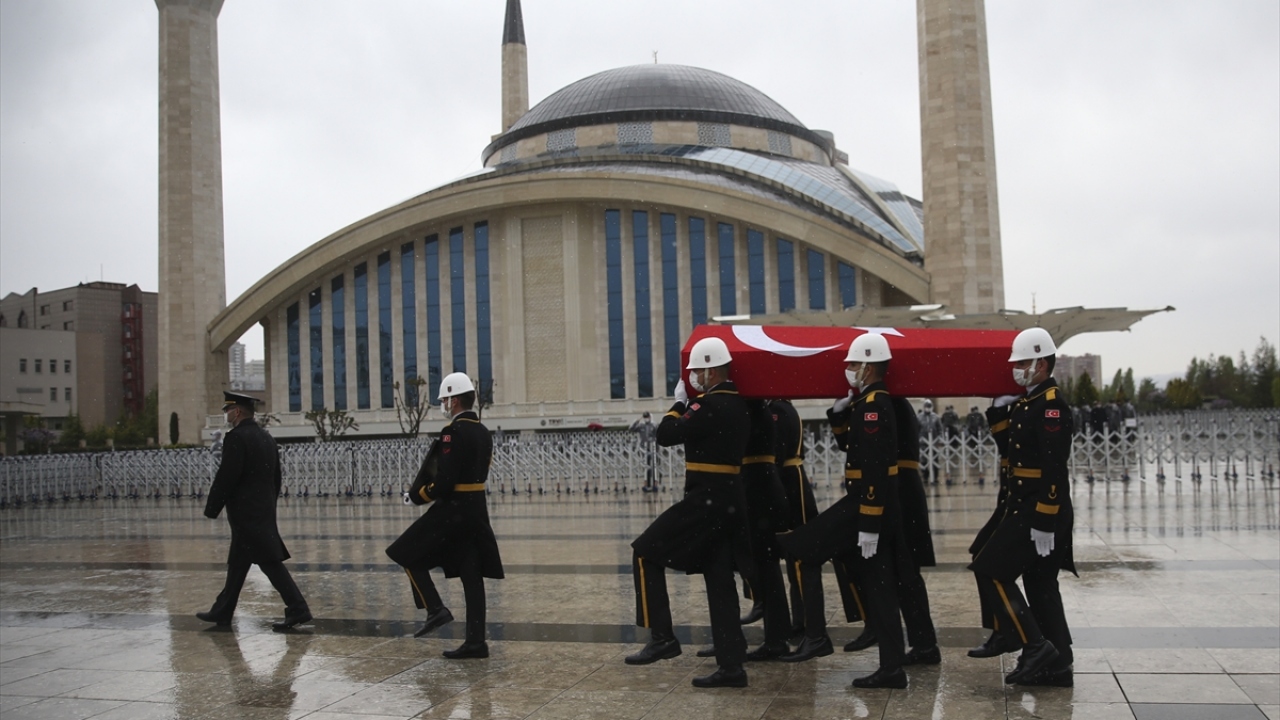 Şehit Güneş için ikindi vakti Ahmet Hamdi Akseki Camii`nde cenaze töreni düzenlendi.