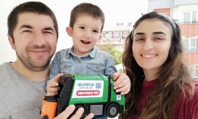 2 yaşındaki Bartu'ya belediyeden oyuncak sürprizi