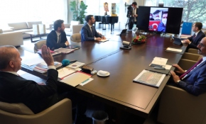 Cumhurbaşkanı Erdoğan kızları kaçırılan aileyle görüştü